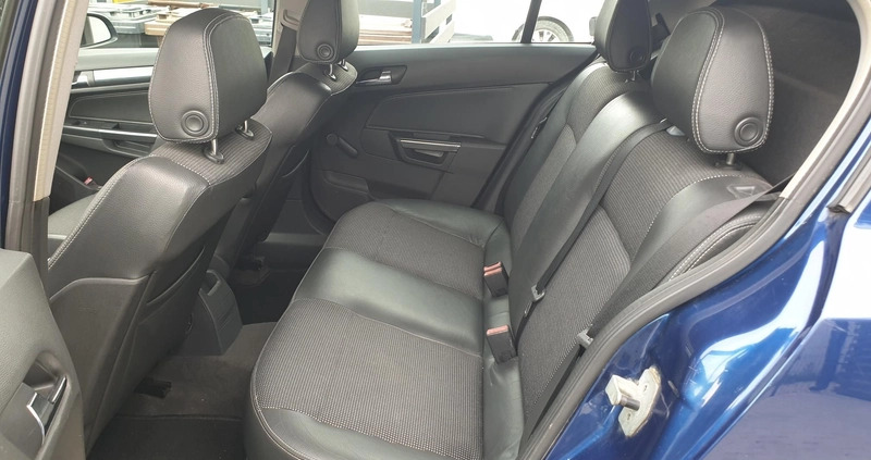 Opel Astra cena 11500 przebieg: 250000, rok produkcji 2004 z Poznań małe 137